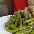 Măng tây xào ốc móng tay