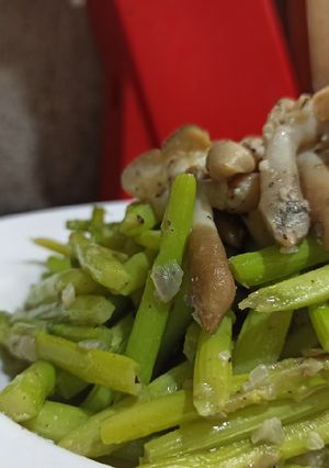Hình của món Măng tây xào ốc móng tay.