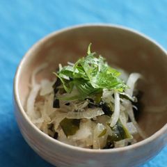 A picture of Macrobiotic ＾＾ Onion and Wakame Seaweed Tossed with Plum Vinegar.