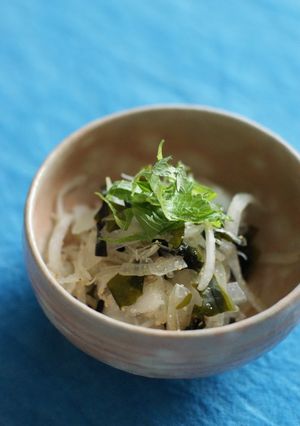 A picture of Macrobiotic ＾＾ Onion and Wakame Seaweed Tossed with Plum Vinegar.