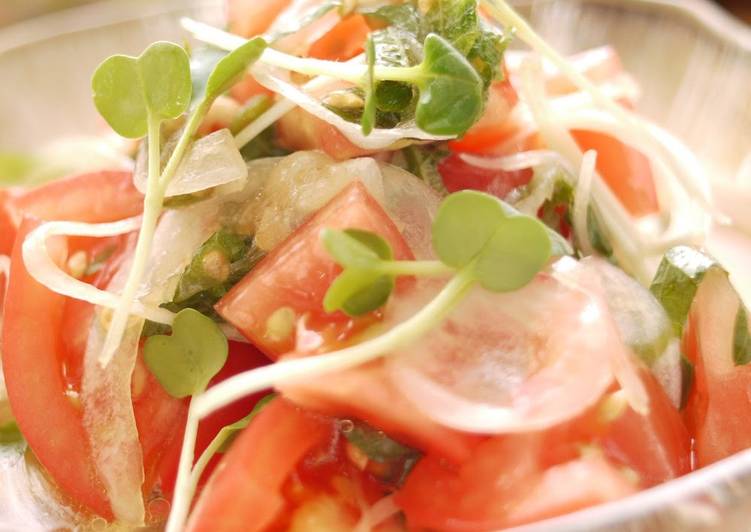 How to Prepare Award-winning Tomato and New Harvest Onion Salad