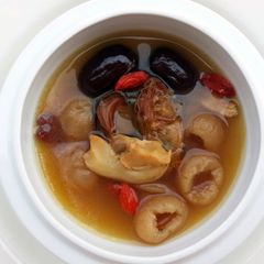 A picture of Chicken Soup With Dried Oyster And Dried Sea Whelk.