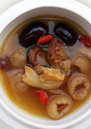 A picture of Chicken Soup With Dried Oyster And Dried Sea Whelk.