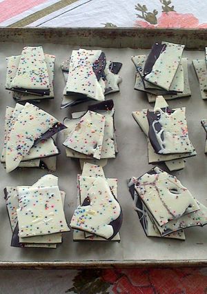 A picture of Christmas Peppermint Bark.