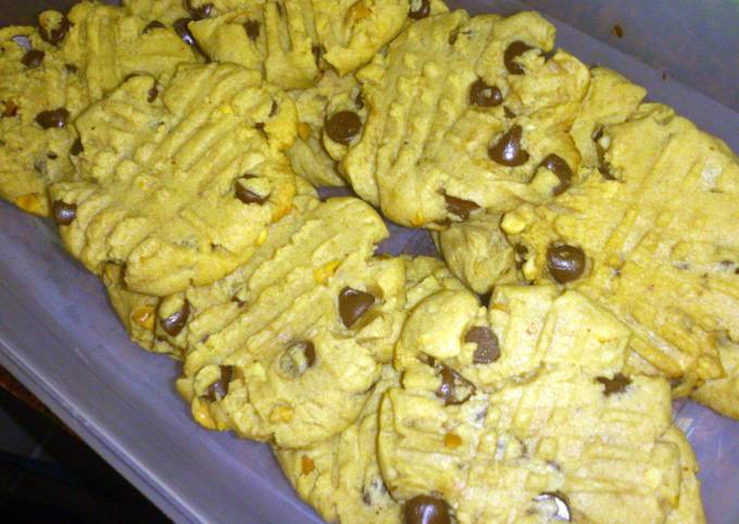 Recipe of Super Quick peanutbutter chocolate chip cookies