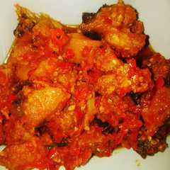 A picture of Balado ikan asin jambal roti.