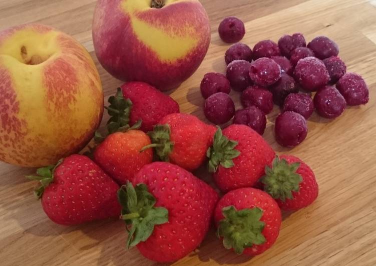 How to Make Ultimate Cherry Strawberry and Nectarine Smoothie