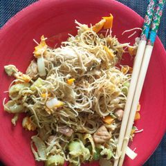 A picture of Singapore noodles.