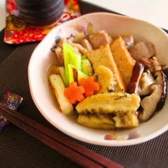 A picture of Braised Chicken and Raw Gluten with Thick Ginger Sauce.