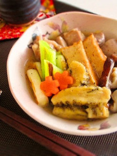 A picture of Braised Chicken and Raw Gluten with Thick Ginger Sauce.