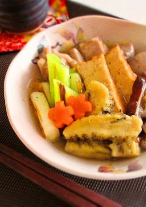 A picture of Braised Chicken and Raw Gluten with Thick Ginger Sauce.
