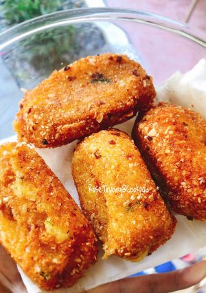 Hình của món Khoai Tây Cuộn Xúc Xích Chiên.
