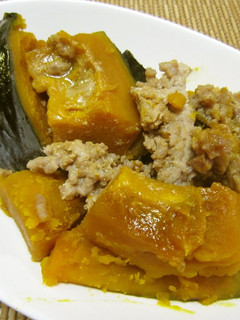 A picture of Simmered Ground Meat and Kabocha Squash.