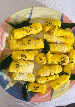 A picture of Khandvi.