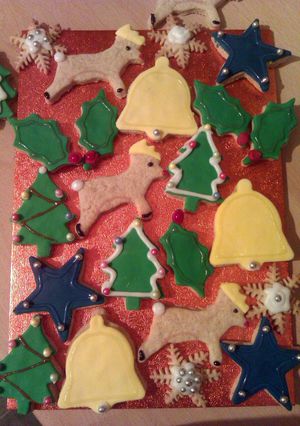 A picture of Vickys Spiced 'n' Iced Christmas Cookies.