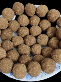 வேர்க்கடலை எள்ளு உருண்டை (Groundnut,sesame balls recipe in tamil) செய்முறை முக்கிய புகைப்படம்