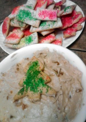 A picture of Apple Pie Dip W/ Pie Crust Dippin Chips.
