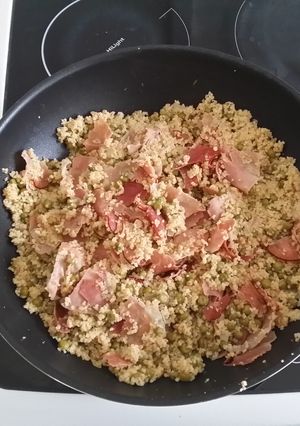 A picture of Cus Cus whit beens and bacon.