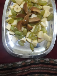 फ्रूट चाट (fruit chaat recipe in Hindi) रेसिपी मुख्य फोटो