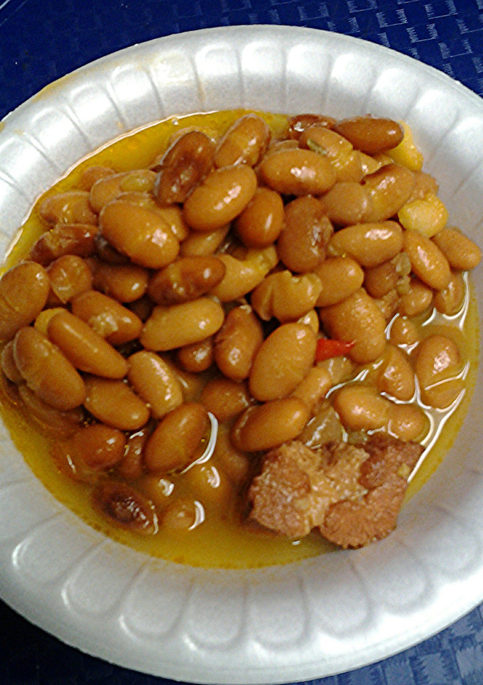 A picture of Pinto beans.