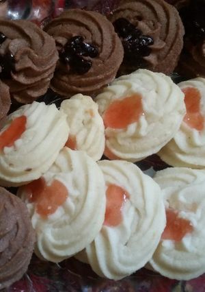A picture of Bakery style biscuits.