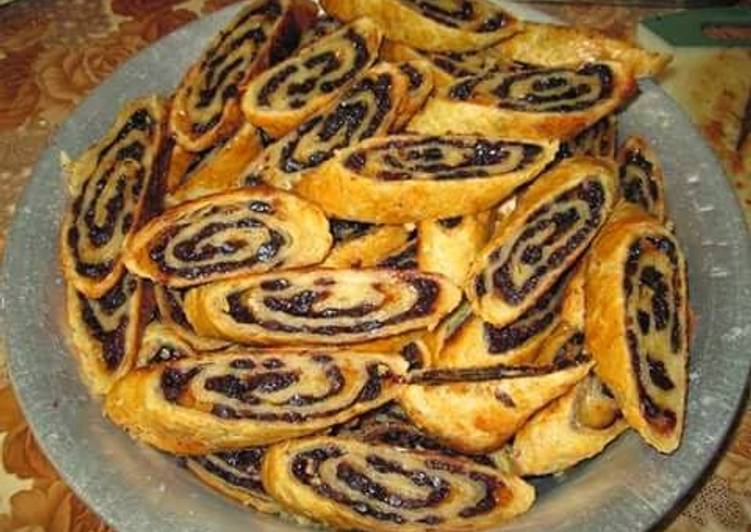 Step-by-Step Guide to Prepare Quick Currant rolls