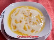 Una foto de postres con leche condensada