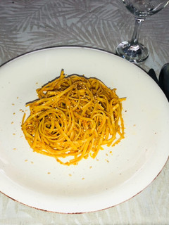 Una foto de Fideos con sésamo y ajo