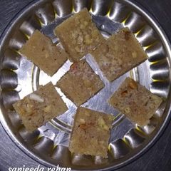 A picture of Suji halwa in barfi style.