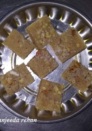 A picture of Suji halwa in barfi style.