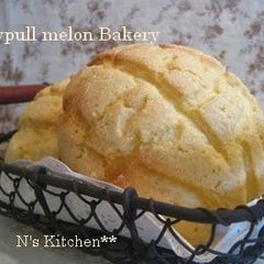 A picture of Crispy and Fluffy! Maple Melon Bread.
