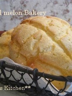 A picture of Crispy and Fluffy! Maple Melon Bread.