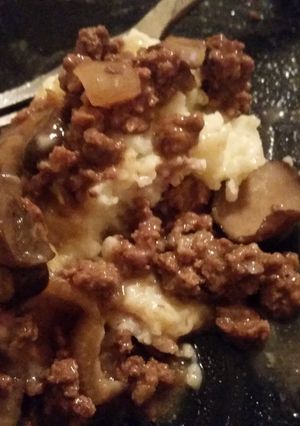 A picture of Ground Beef and Gravy.
