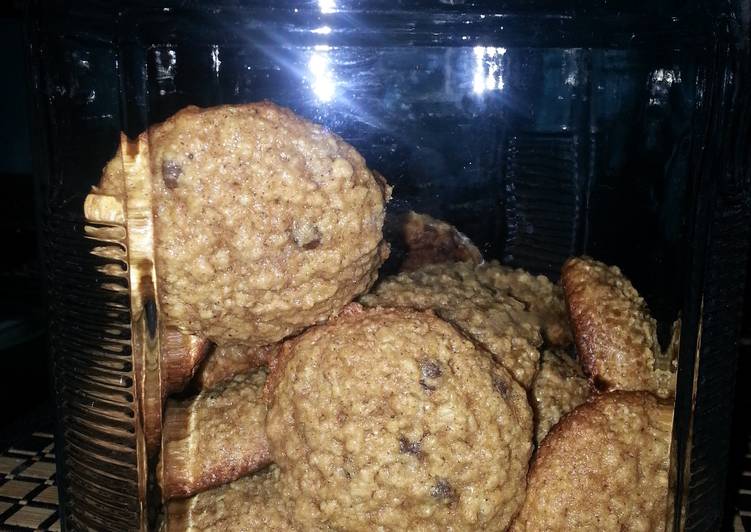 Step-by-Step Guide to Prepare Super Quick Homemade Cinnamon Chocolate chip Oatmeal Cookies