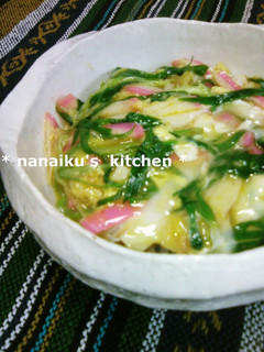 A picture of Egg and Fish Cake Rice Bowl.