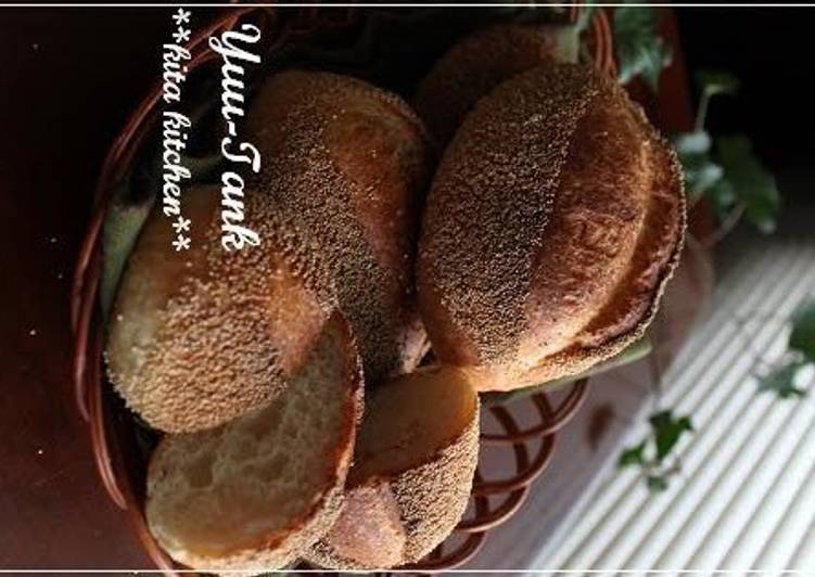 Easiest Way to Make Quick Aromatic Poppy Seed Hard Rolls
