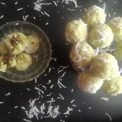 A picture of Coconut paan ladoo.