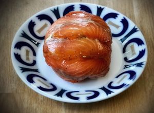 Foto principal de Bomba de salmón con crema de aguacate y huevo