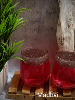 रोज़ लेमनेड (Rose lemonade recipe in hindi) रेसिपी मुख्य फोटो