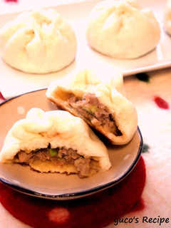 A picture of Delicious and Plump Steamed Pork Buns In a Frying Pan.
