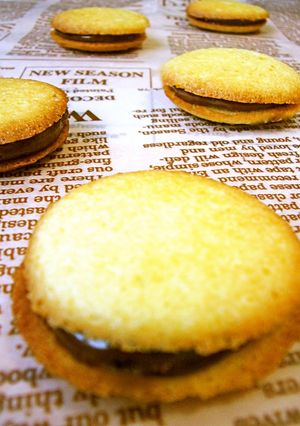 A picture of French-Style Chocolate Sandwich Cookies.