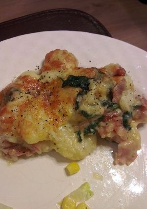 A picture of bacon and cheese gnocchi bake.