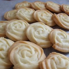 A picture of Easy Rose Cookies.