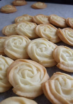 A picture of Easy Rose Cookies.