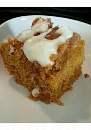 A picture of Tinklee's Fast & Easy Pumpkin Cake.