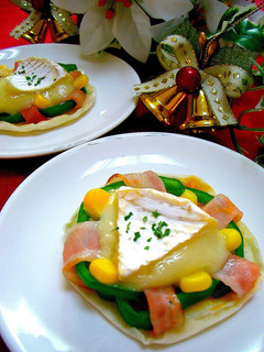 A picture of Drinking Appetizer Petit Christmas Wreath.