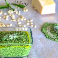 A picture of Pesto sauce.