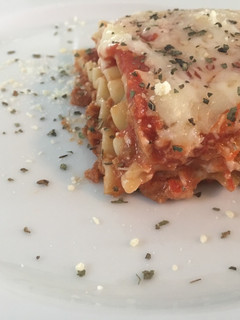 Una foto de Lasagna o Lasagne vegetariana con "carne"de soya y 4 quesos