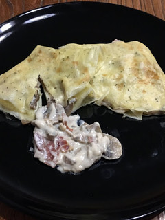 Una foto de Crepes de champiñones y jamón serrano