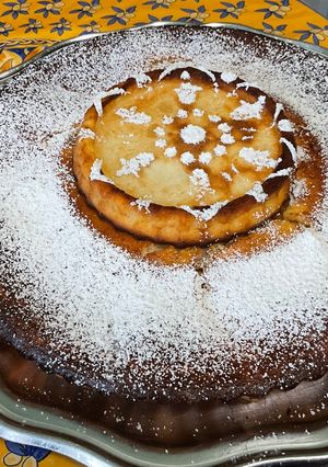 Une photo de Gâteau au skyr abricots et groseilles (sucre glace et levure)
